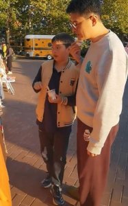 ​王媛可住北京大别墅，老公出镜帅气，开1万元的车接送双胞胎儿子