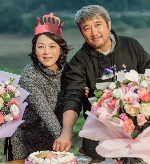 49岁王茜华近照曝光，因生病发胖颇为土气，老公居然是熟悉的他