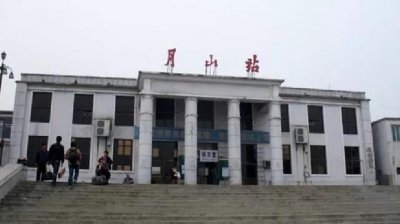 ​河南焦作市月山火车站经历了数十年的沧桑，见证了太焦铁路的历史