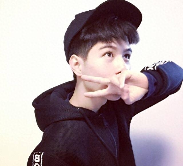 《变形计》中的清流小王子杨桐,微博晒帅照,点赞超十万