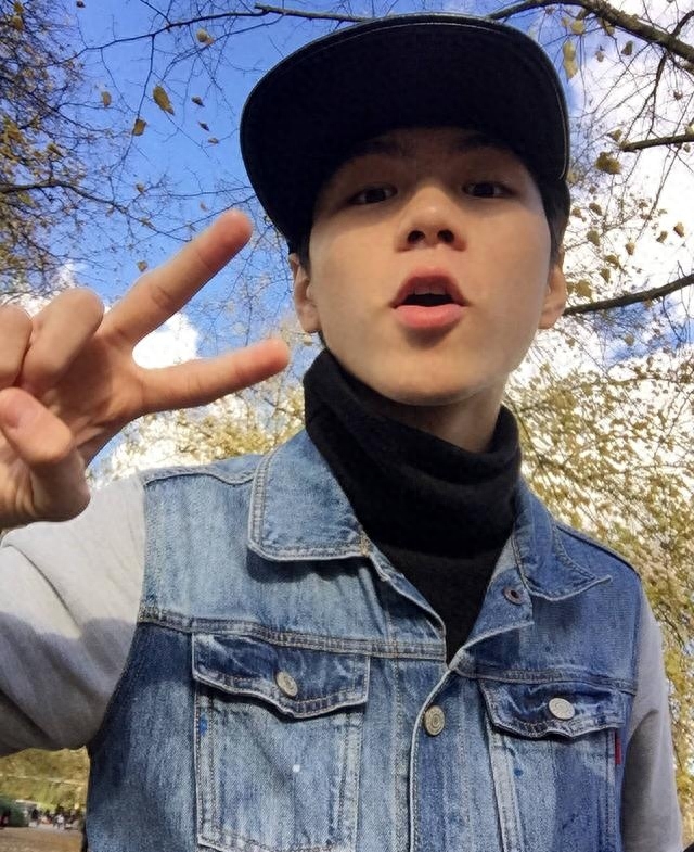 《变形计》中的清流小王子杨桐,微博晒帅照,点赞超十万