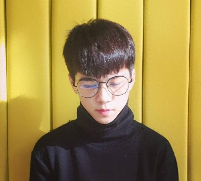 《变形计》中的清流小王子杨桐,微博晒帅照,点赞超十万