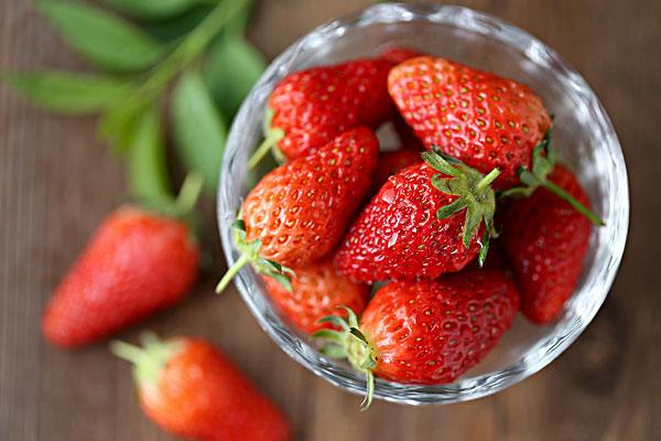 洗草莓为什么不能摘蒂 怎样洗草莓又快又干净 洗草莓为什么不能摘蒂 怎样洗草莓又快又干净