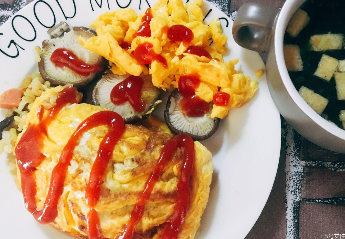 咖喱蛋包饭怎么做 咖喱蛋包饭的诀窍