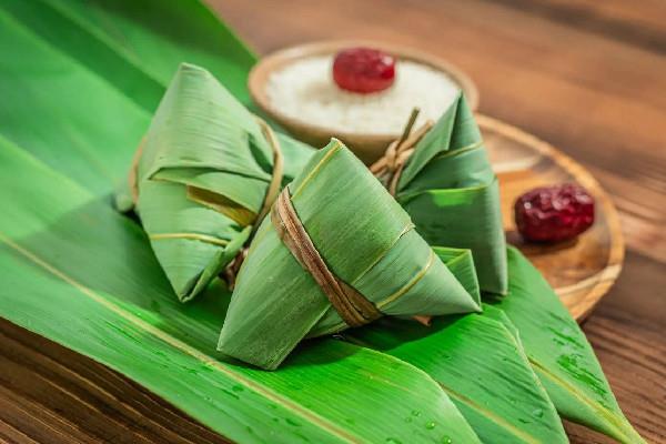 成品粽子是煮还是蒸 成品粽子要煮多久才可以熟 成品粽子是煮还是蒸 成品粽子要煮多久才可以熟