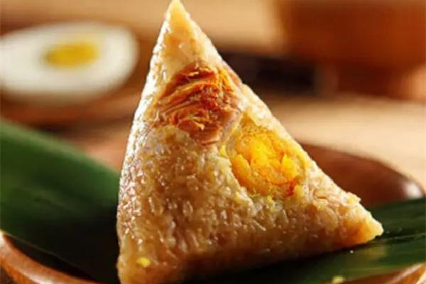 成品粽子是煮还是蒸 成品粽子要煮多久才可以熟 成品粽子是煮还是蒸 成品粽子要煮多久才可以熟