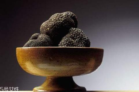 黑松露可以生吃吗 生吃黑松露更营养 黑松露可以生吃吗 生吃黑松露更营养