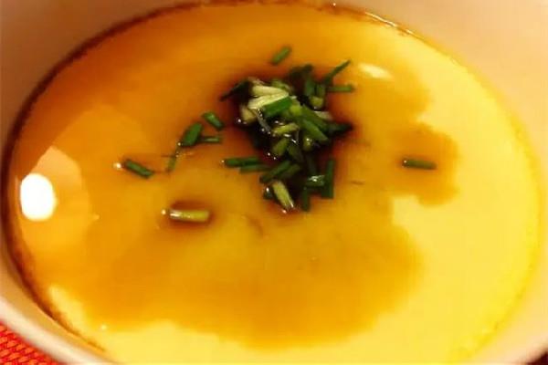 鸡蛋羹水放多了怎么补救 鸡蛋羹不凝固是什么原因 鸡蛋羹水放多了怎么补救 鸡蛋羹不凝固是什么原因