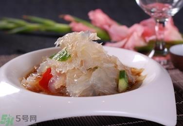 海蜇是荤菜还是素菜?海蜇是动物还是植物? 海蜇是荤菜还是素菜?海蜇是动物还是植物?