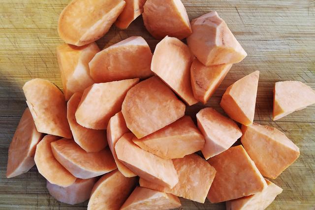 教你做出美味拔丝红薯(拔丝红薯的做法并不难)(4)