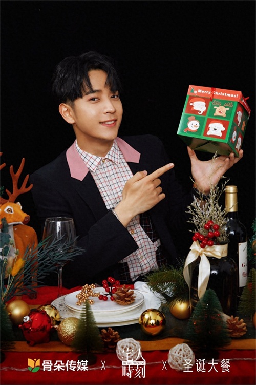 陈若轩圣诞精致帅气写真图片