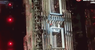 张杰演唱会发生意外!从摔下升降台背部着地,手受伤流血坚持表演