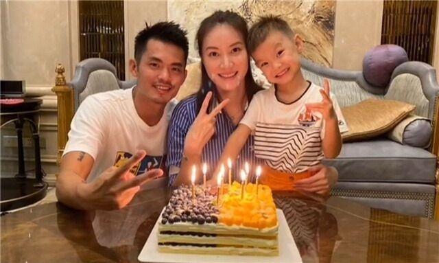 谢杏芳搂老公秀恩爱！林丹浪子回头刷碗哄媳妇开心：我就是这个命