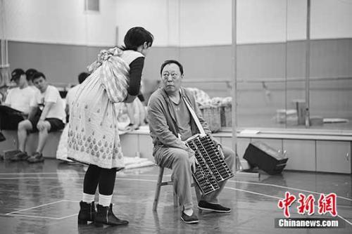 面瘫式表演将再现！除了领奖，倪大红还在忙这件事