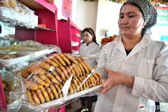 开一个甜品蛋糕店（年收入10万还教出80多个徒弟）(1)