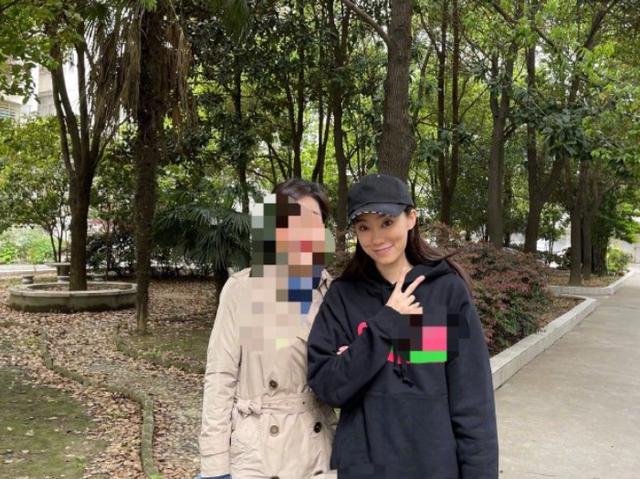 张小斐第一个代言（张小斐加盟和颂传媒后）(11)