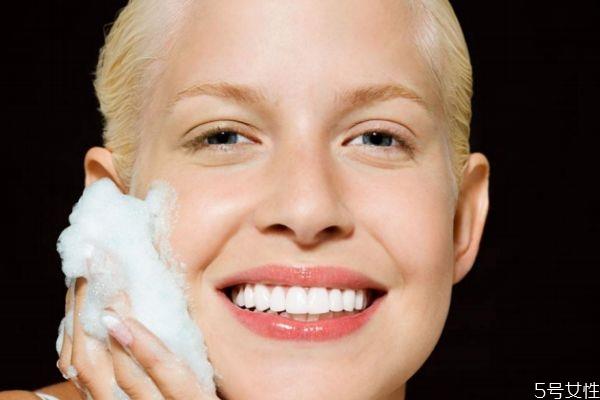 油性皮肤应该怎么护理呢 油性皮肤护理方法有什么呢 油性皮肤应该怎么护理呢 油性皮肤护理方法有什么呢