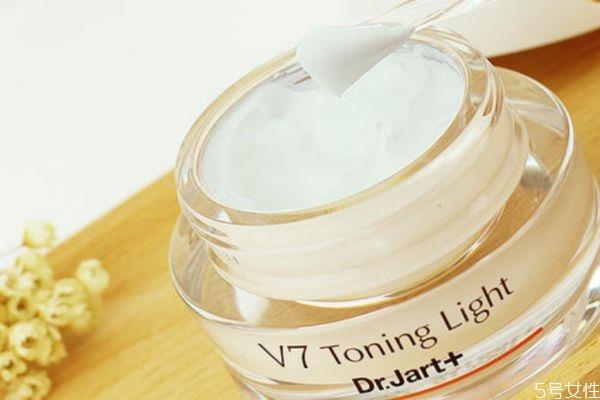 为什么素颜霜擦不均匀 怎样抹素颜霜看起来自然 为什么素颜霜擦不均匀 怎样抹素颜霜看起来自然