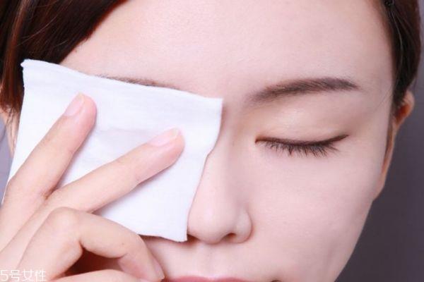 眼影眼线怎么卸妆 怎么卸眼妆最干净 眼影眼线怎么卸妆 怎么卸眼妆最干净