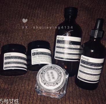 伊索绿茶平衡调理液和无油精华露哪个好