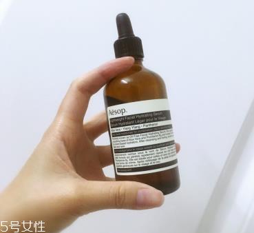 伊索绿茶平衡调理液和无油精华露哪个好