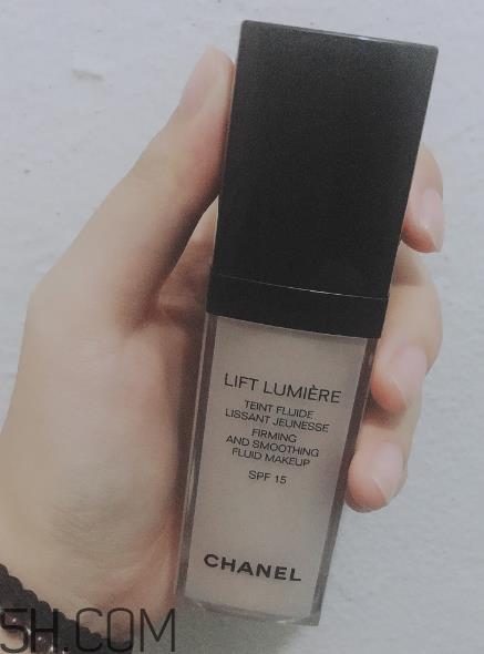 香奈儿光彩水润粉底液好用吗?香奈儿粉底液使用感 香奈儿光彩水润粉底液好用吗?香奈儿粉底液使用感