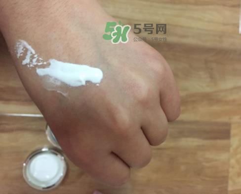 透真水光素颜霜怎么样？透真素颜霜好用吗？