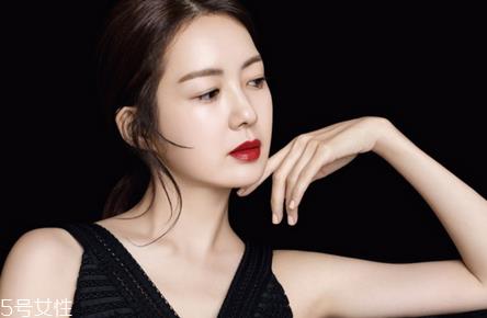 不掉色口红怎么洗掉 不掉色口红好吗