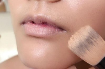 ​咬唇妆怎么画持久不脱 5技巧让你的咬唇与众不同