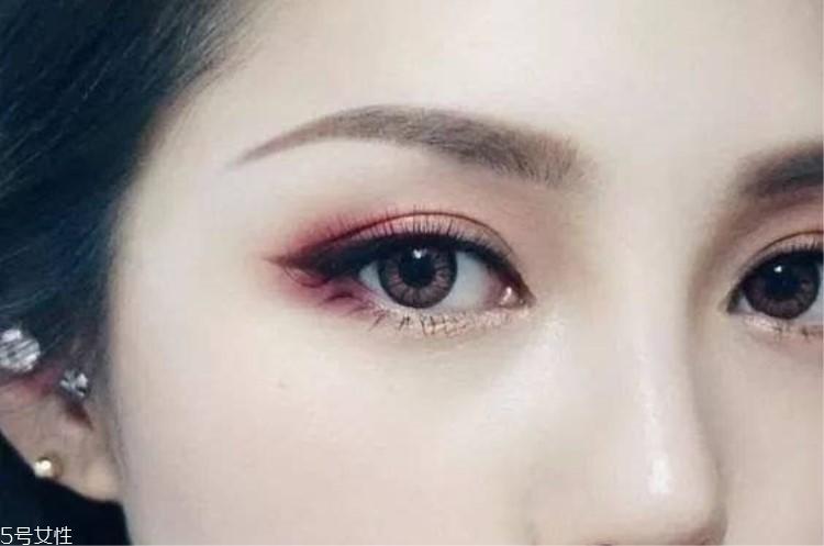 什么颜色的眼影显白?这三种色号谁涂谁白 什么颜色的眼影显白?这三种色号谁涂谁白