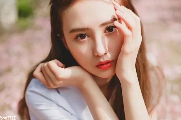 什么颜色的眼影显白?这三种色号谁涂谁白 什么颜色的眼影显白?这三种色号谁涂谁白