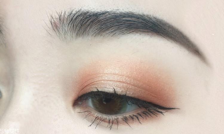 什么颜色的眼影显白?这三种色号谁涂谁白 什么颜色的眼影显白?这三种色号谁涂谁白