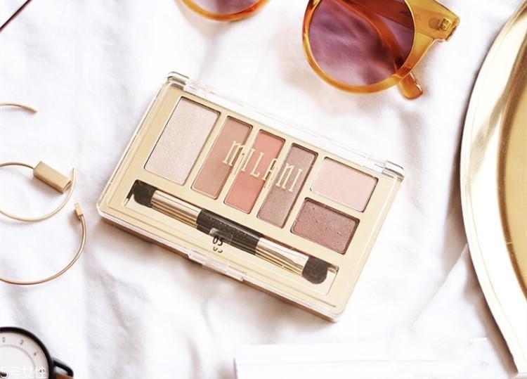 什么颜色的眼影显白?这三种色号谁涂谁白 什么颜色的眼影显白?这三种色号谁涂谁白