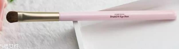 眼影用手还是刷子?两种工具详细用法 眼影用手还是刷子?两种工具详细用法