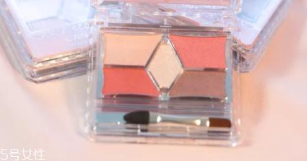 眼影用手还是刷子?两种工具详细用法 眼影用手还是刷子?两种工具详细用法