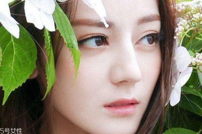 ​眼影用手还是刷子？两种工具详细用法