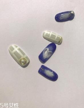 如何做破洞牛仔美甲 破洞美甲简单涂抹教程