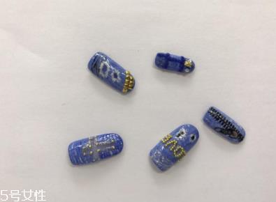 如何做破洞牛仔美甲 破洞美甲简单涂抹教程