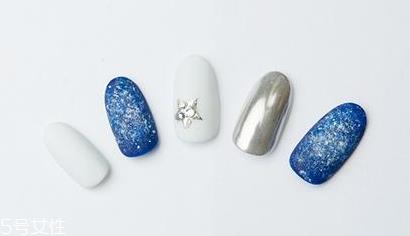 如何做破洞牛仔美甲 破洞美甲简单涂抹教程