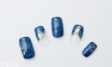 如何做破洞牛仔美甲 破洞美甲简单涂抹教程