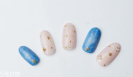 如何做破洞牛仔美甲 破洞美甲简单涂抹教程