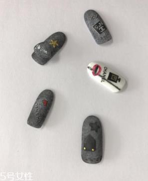 如何做破洞牛仔美甲 破洞美甲简单涂抹教程