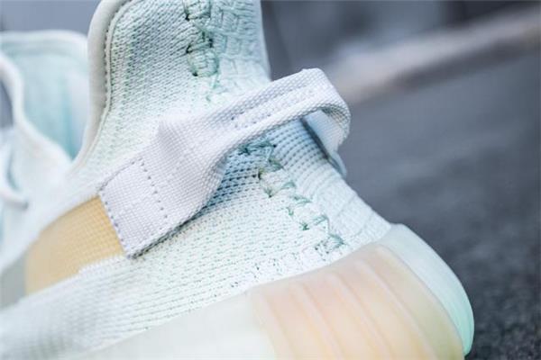 yeezy 350 v2 hyperspace测评 上脚效果惊人