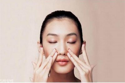 ​卸妆油要用卸妆棉吗 卸妆油要怎么卸妆