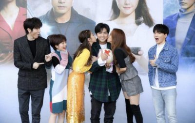 ​贺军翔的电视剧（36岁贺军翔获2女演员同时献吻）