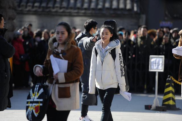 中央戏剧学院和北京电影学院哪个好（中国艺术类大学排名）