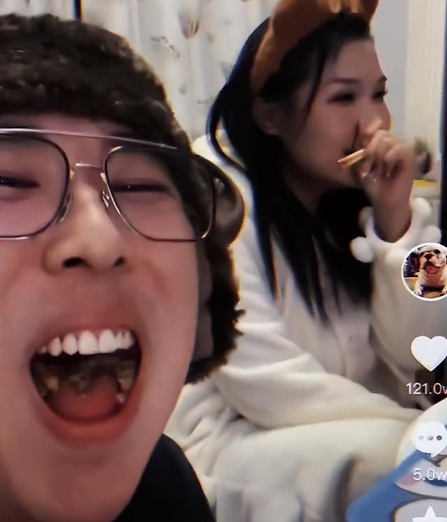 “我是你的CC”和“克油”官宣离婚,网友:再不相信爱情