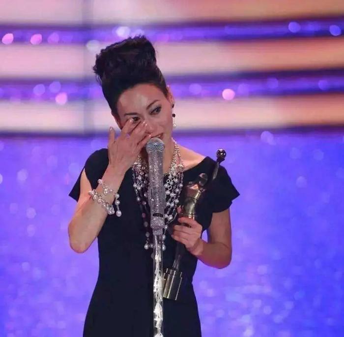 都60岁了,惠英红为何不结婚,又是原生家庭的锅?