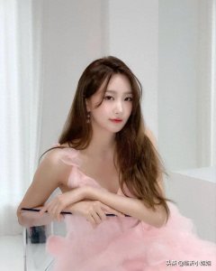 ​朴秀彬，有才有颜的气质美女歌手，超模般的性感身材，让人沉醉