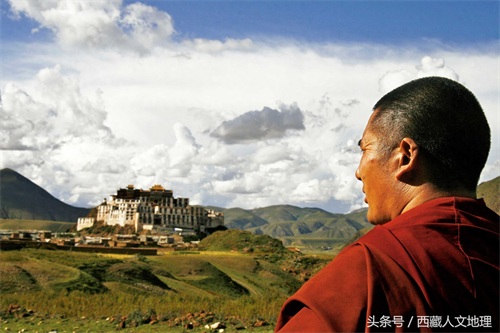 你见过拉萨的布达拉宫，但你去过有790多年历史的小布达拉宫吗？